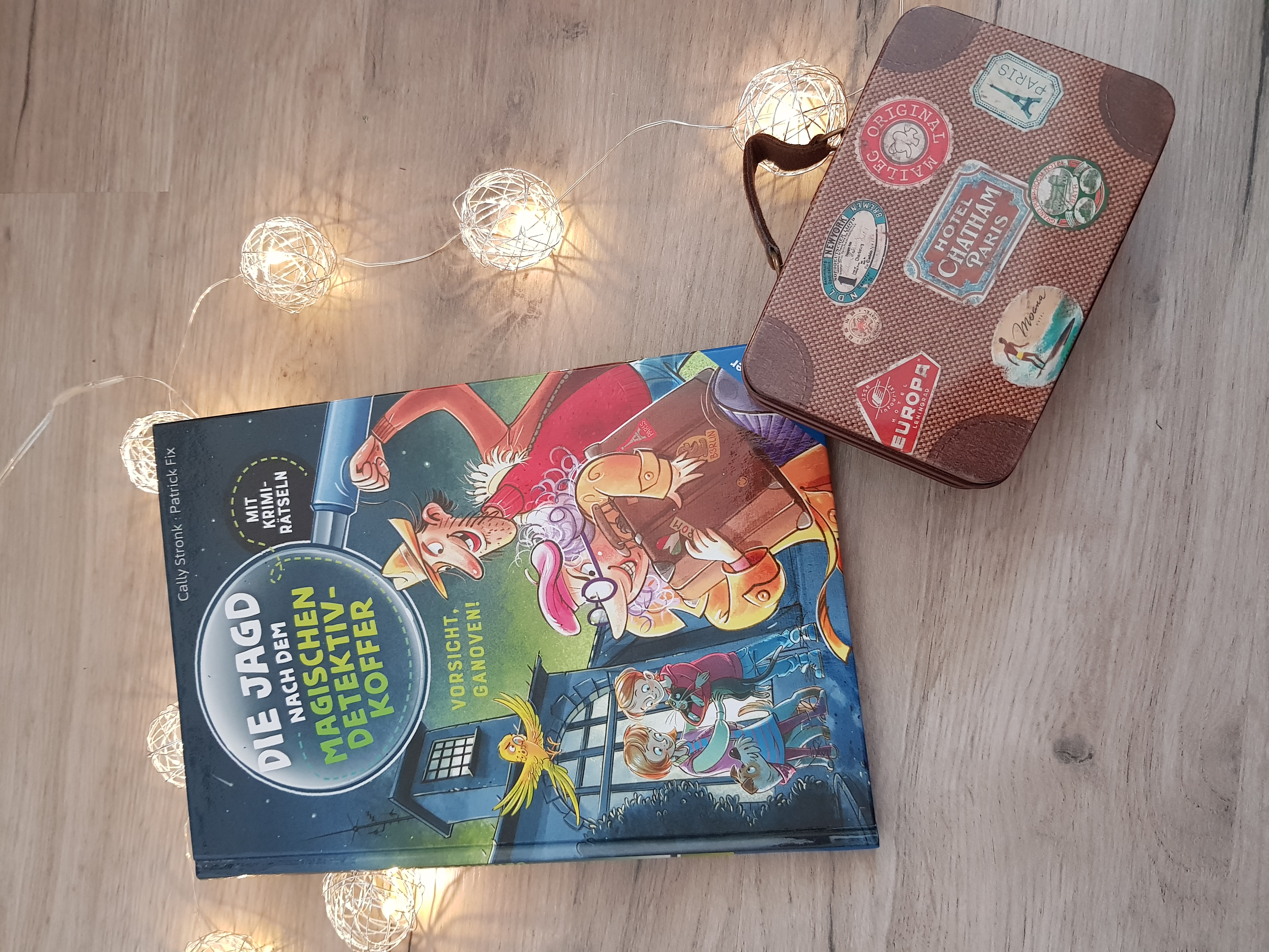 Rezension // Cally Stronk – Vorsicht, Ganoven! (Die Jagd nach dem magischen Detektivkoffer #2)