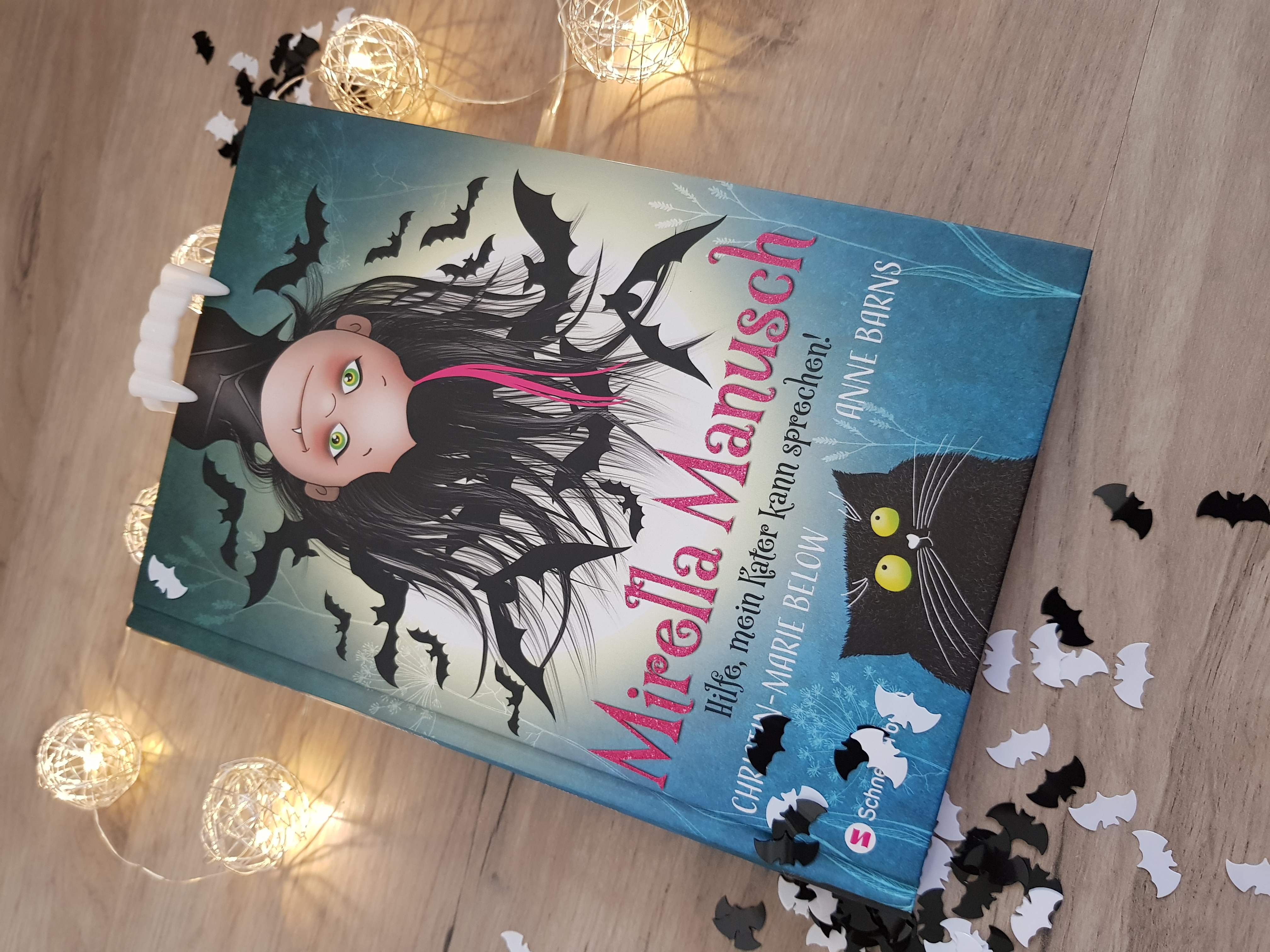 Rezension // Anne Barns und Christin-Marie Below – Mirella Manusch – Hilfe, mein Kater kann sprechen! (Mirella Manusch #1)