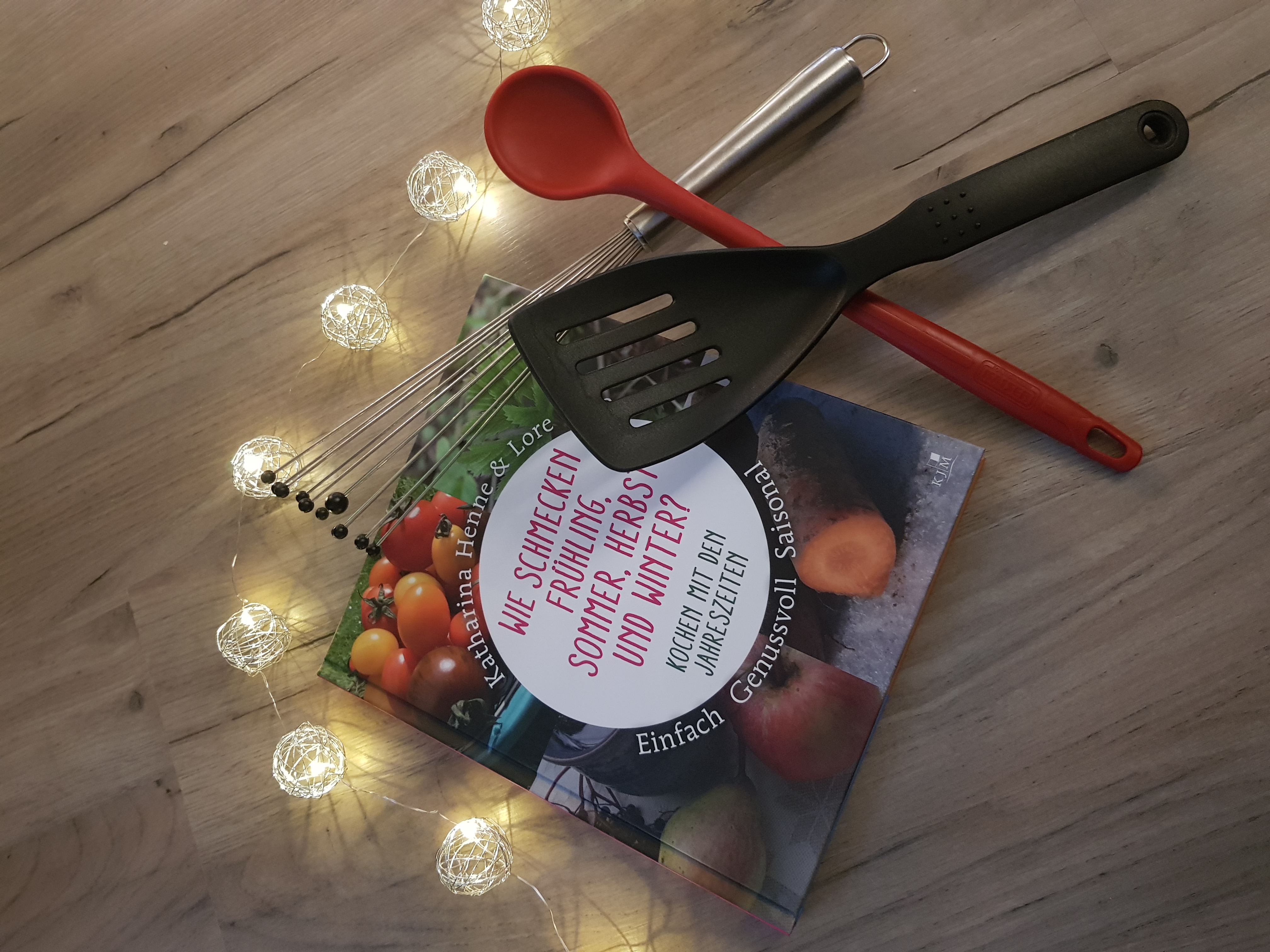 Rezension // Katharina Henne und Lore Otto – Wie schmecken Frühling, Sommer, Herbst und Winter?: Kochen mit den Jahreszeiten. Einfach, genussvoll, saisonal