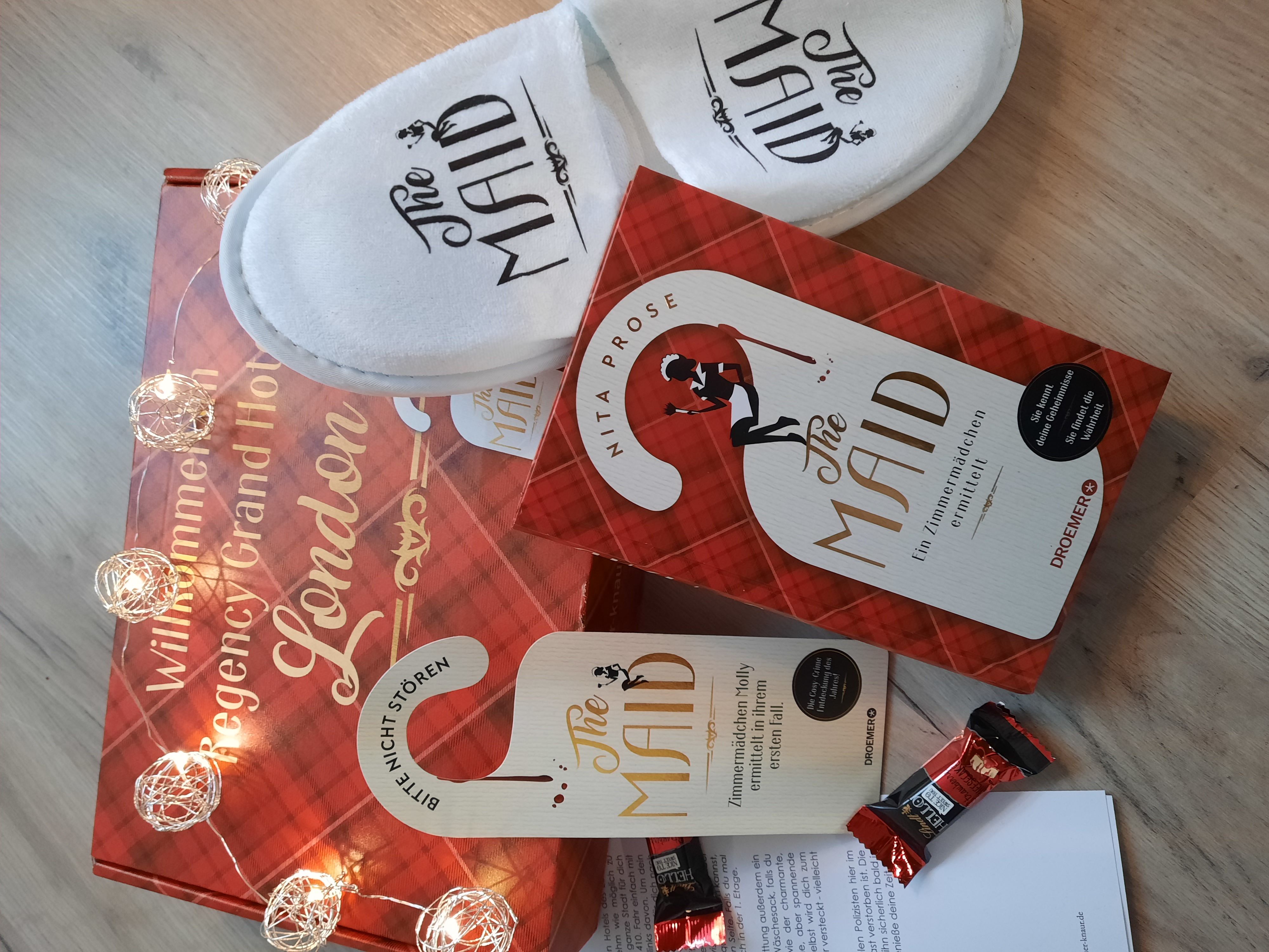 Rezension // Nita Prose – The Maid: Ein Zimmermädchen ermittelt
