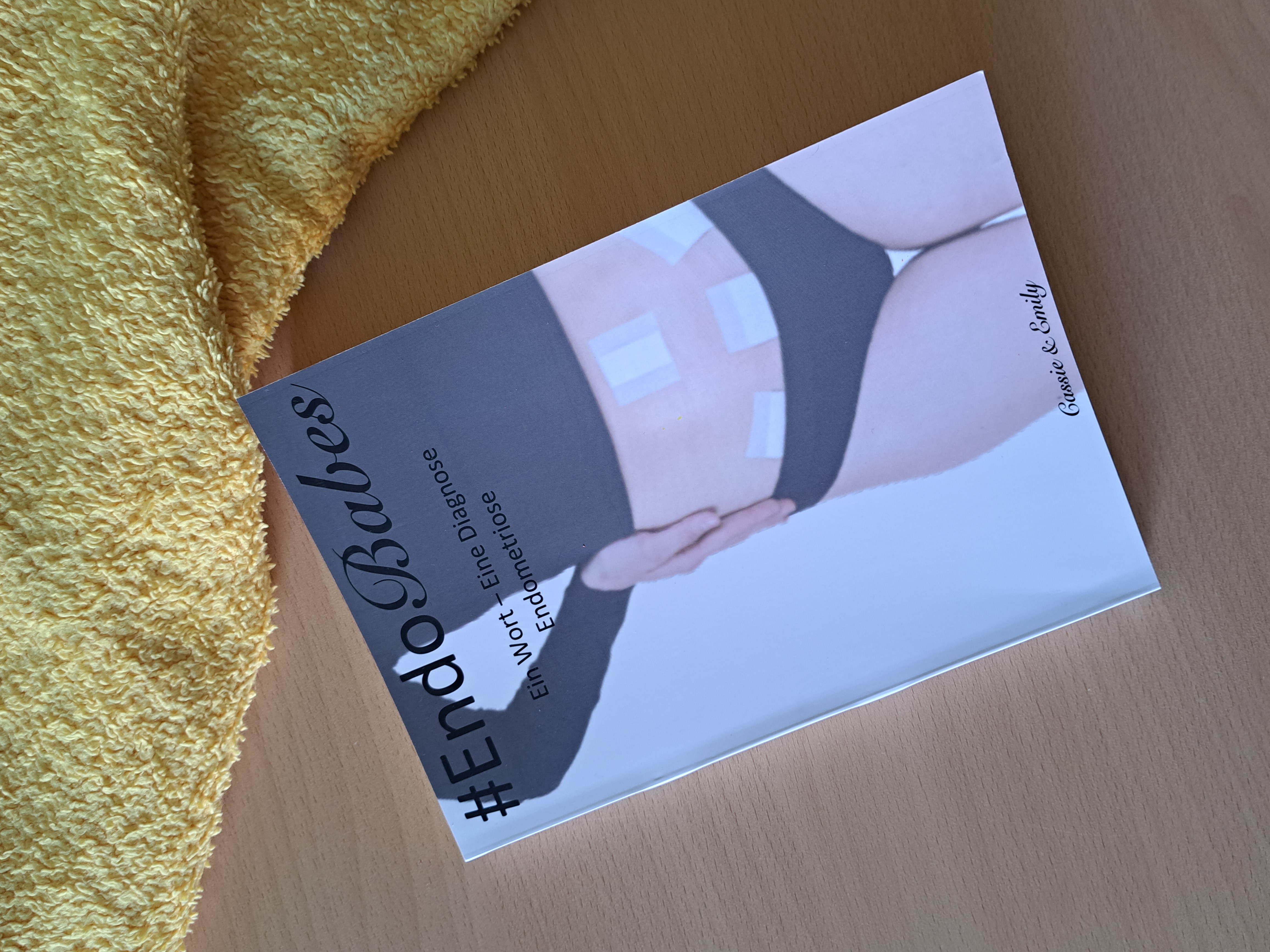 Rezension // Cassie & Emily – #EndoBabes: Ein Wort – Eine Diagnose Endometriose